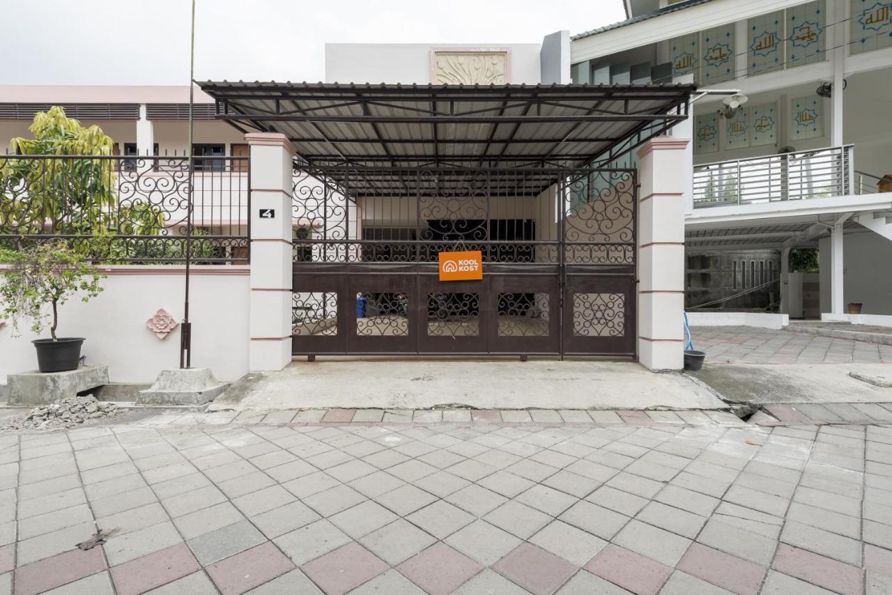 Koolkost Syariah Near Upn Veteran Hotel Medokanayu Exterior photo